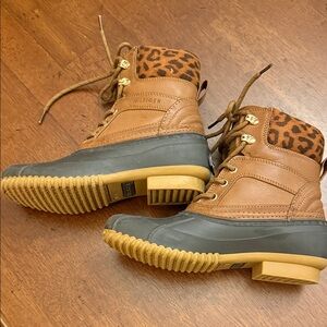Tommy Hilfiger Boots Hiking Snow Brown Gray Lace-Up Boots Leopard Print 7M